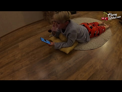 ❤️ Brjáluð ljóshærð sjúga risastóran pikk sýgur og skoppar á henni - endaþarmsmök ️ Gæðaklám á is.hentaibar.ru ️❤